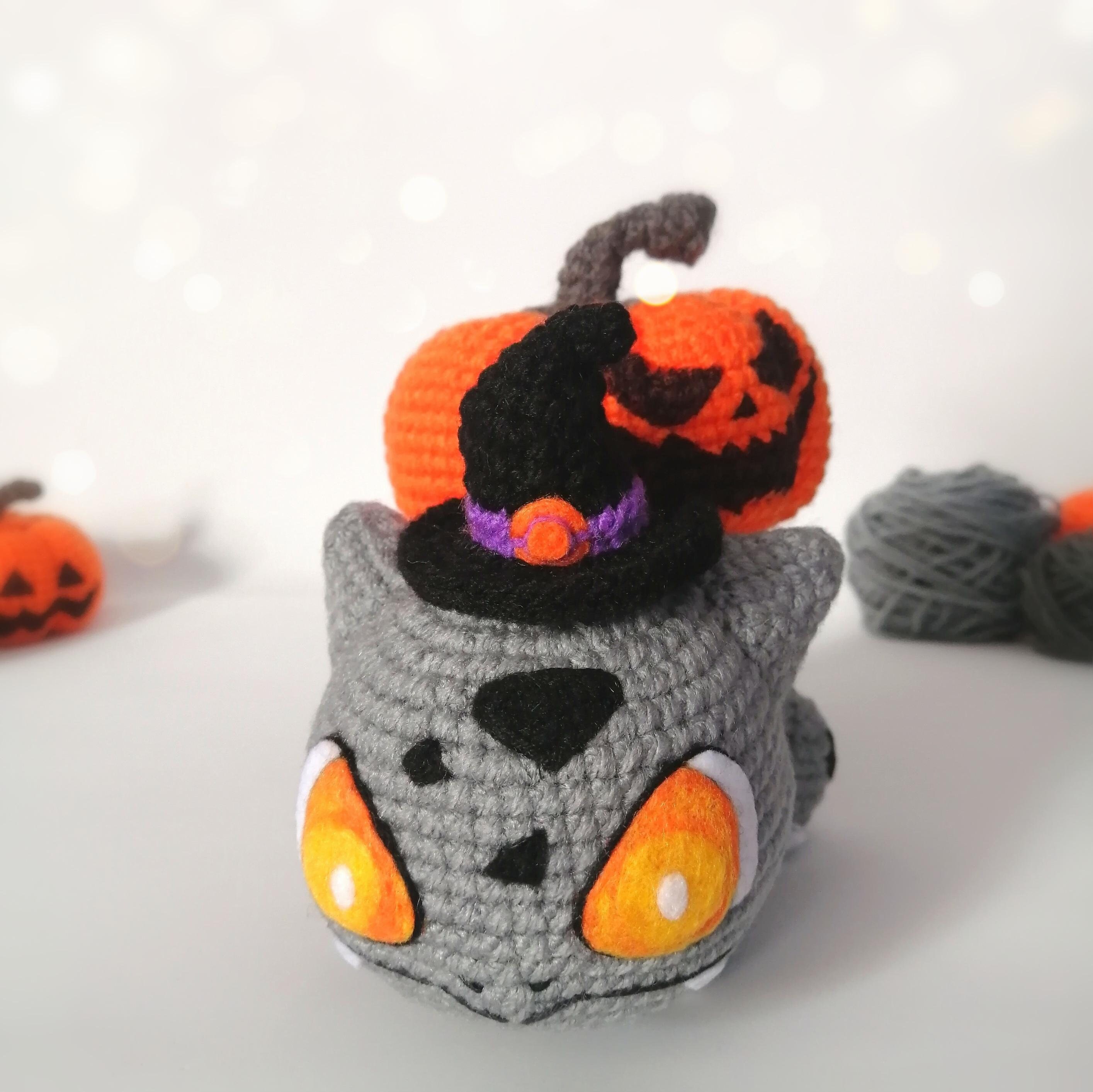 Spooky Crochet Frog Pattern: Halloween Plushie With Pumpkin (PDF ...