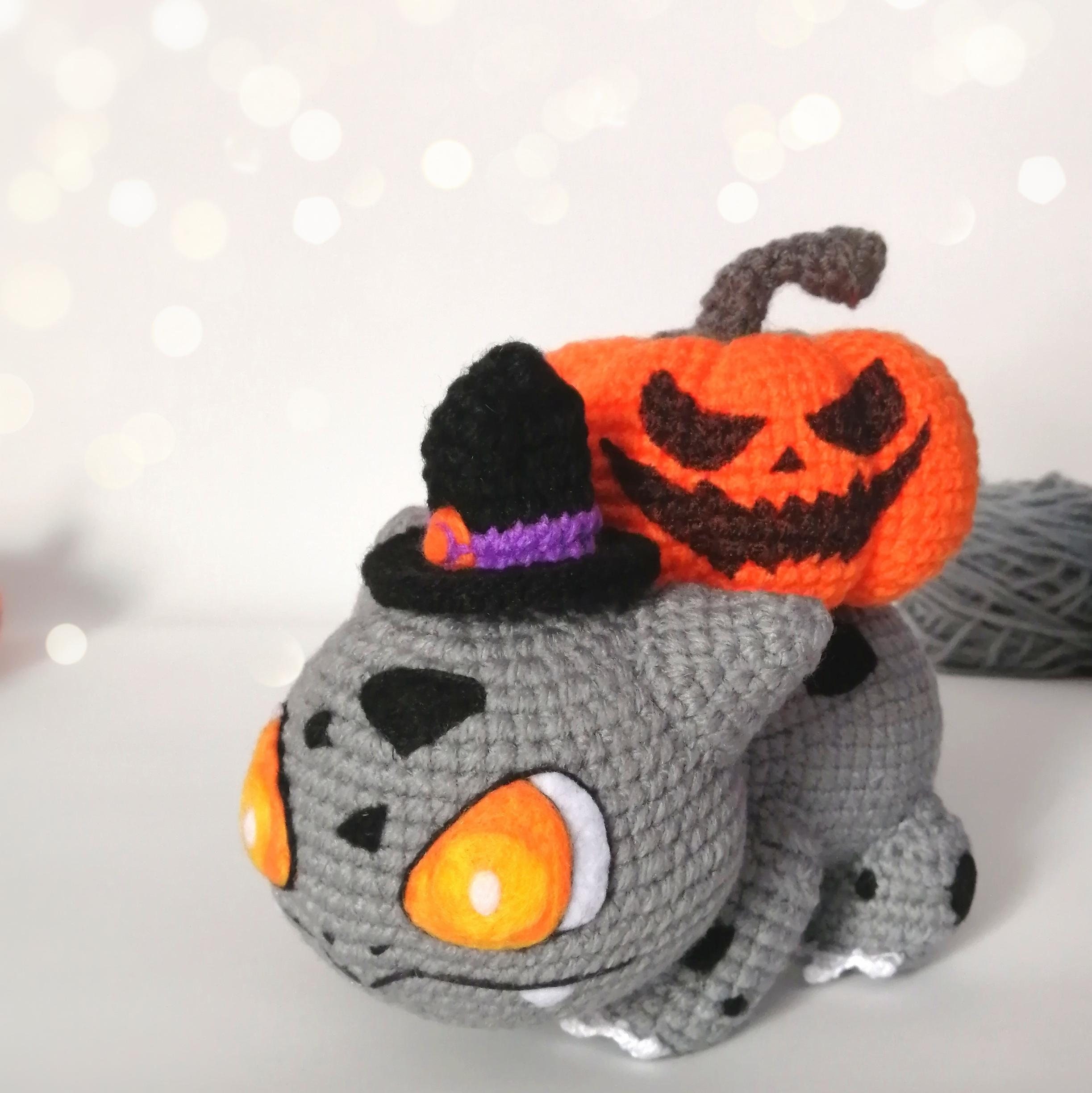 Spooky Crochet Frog Pattern: Halloween Plushie With Pumpkin (PDF ...