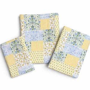 Pochette de livre en patchwork Cottagecore, protège-livre floral matelassé, couverture de livre en tissu jaune et bleu, cadeau de lecture fait main