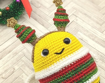 Merry, the Christmas Bee Amigurumi Pattern