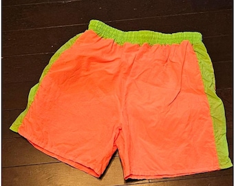 Pantaloncini vintage GrandPrix anni '90 in nylon color block arancione e verde neon, foderati, taglia M