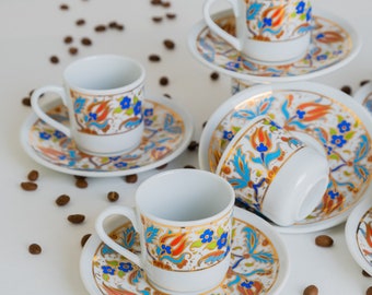 Ensemble de tasses à expresso en porcelaine de Fincan à café turc traditionnel Ensemble de tasses à café arabes florales avec soucoupe Tasses à café grecques en forme de tulipe rouge 80 ml
