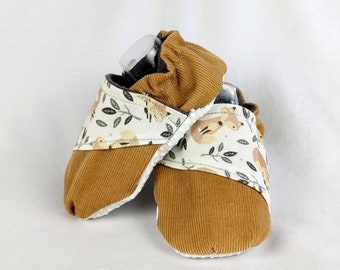 Baby stay on mocs,Baby slippers.  Baby shower Gift, Baby shoes, Handmade baby shoes,Baby stay on mocs,soft shoes, crib shoes