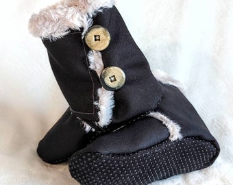 Black stay on baby, Baby Stay on Boots, Baby booties, baby shower Gift, Baby winter boots, Slippers, Booties, Boy booties, Baby boots