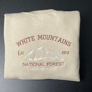 White Mountains bestickter Rundhalsausschnitt - National Park Sweatshirt