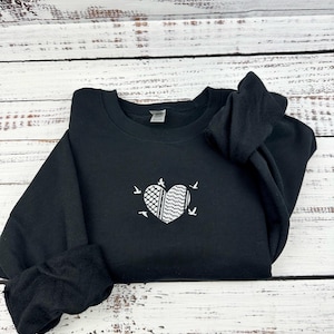 Embroidered Keffiyeh Sweatshirt/Hoodie - Palestine Heart Shirt