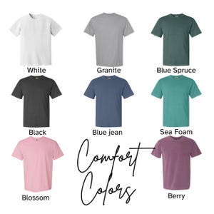 Komfort Farben Colorado gesticktes Berg T-Shirt - Rocky Adventure Tee - personalisierte Geschenkoption. Bild 3