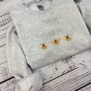 Embroidered Bumble Bee Crewneck: Trendy Graphic Sweatshirt