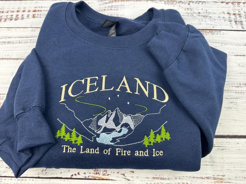 Sudadera bordada de Islandia: La tierra del fuego y el hielo. Regalo ideal para viajeros. imagen 8