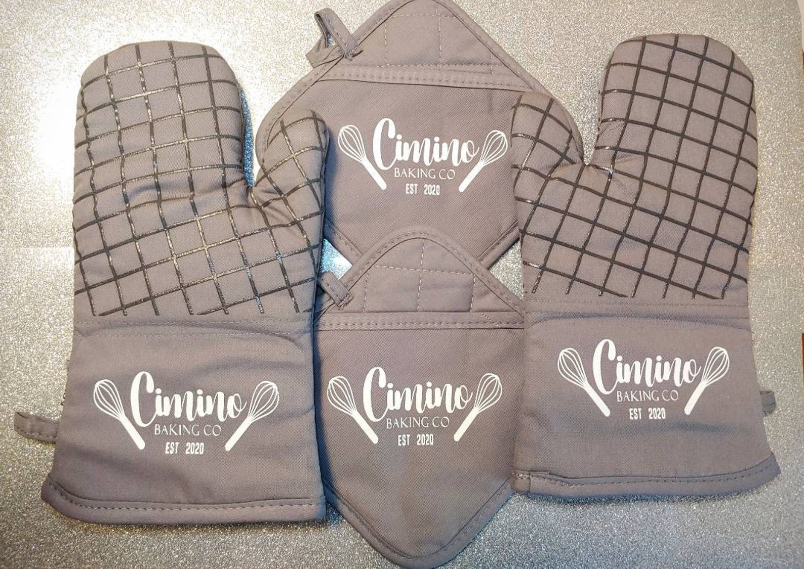 Personalized Family Name Oven Mitt & Potholders Gift Set Etsy