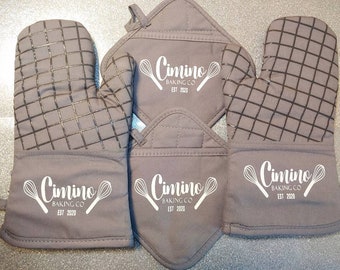 Personalized Family Name Oven Mitt & Potholders Gift Set