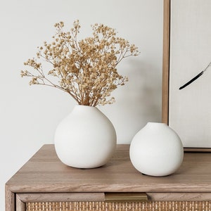 White Textured Vase "Momo", Home Decor, Home Accessories, Floral Accessories, Flower vase for Home.
