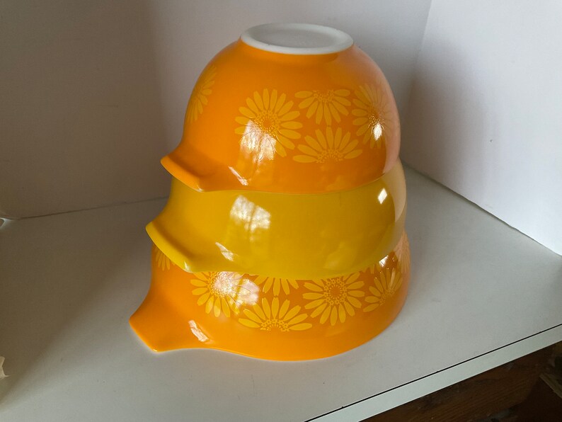 3 Pyrex SUNFLOWER Daisy Cinderella Mixing Nesting Bowl Set 443, 442