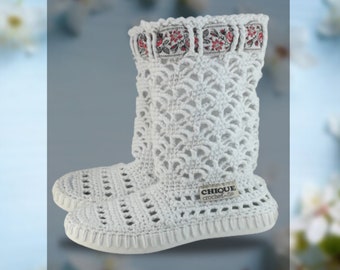 Handmade boots for women. Available in many colours and sizes. Personalizable crochet boots for women