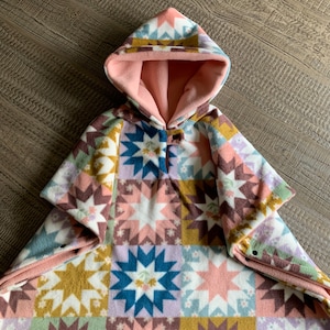 Quilted patch prints car seat poncho, kids winter poncho coat/jacket, hooded, double layers,soft car seat blanket, option for pockets.