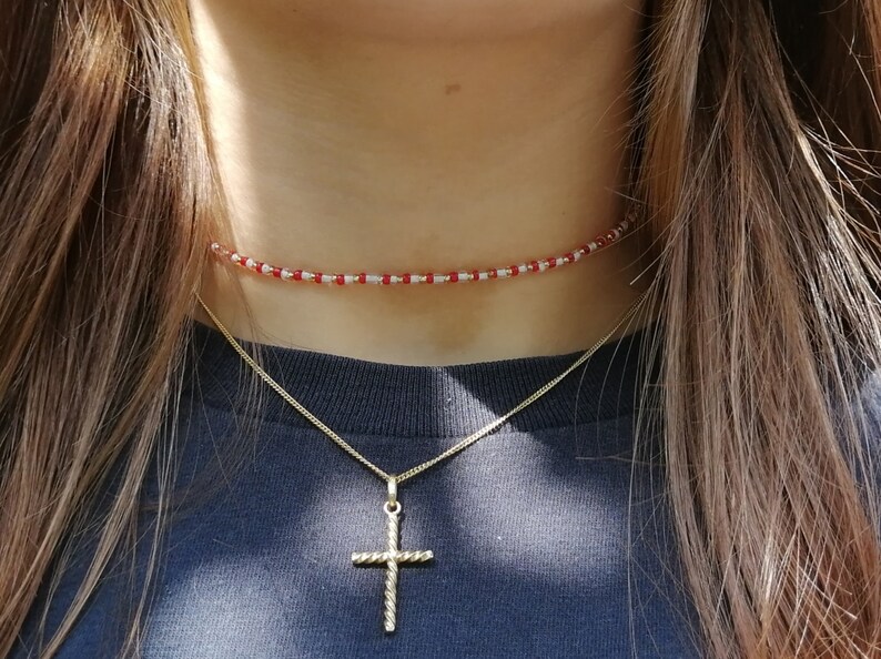 White red and gold necklace in rockery beads