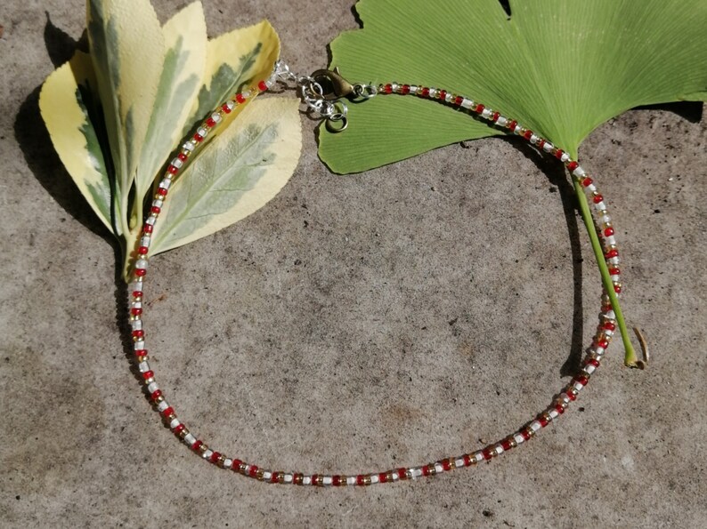 White red and gold necklace in rockery beads
