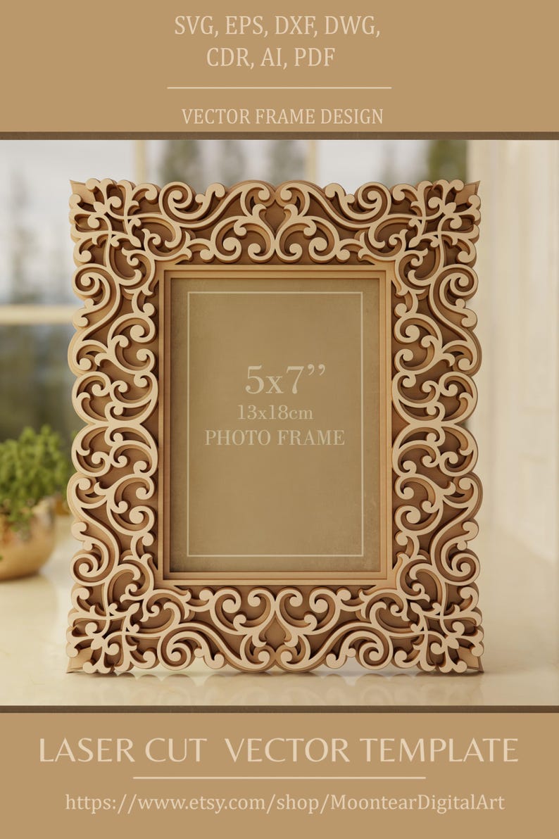 Pu&ograve; includere: Una cornice per foto in legno tagliata al laser con un design ornato e a spirale. La cornice &egrave; adatta per una foto di 13x18cm. L'immagine include anche il testo "VECTOR FRAME DESIGN" e "LASER CUT VECTOR TEMPLATE".