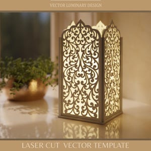 Op de afbeelding: Een decoratieve, lasergesneden vector luminaire met een ingewikkeld, krullend ontwerp. De rechthoekige lantaarn is van binnenuit verlicht en geeft een warme gloed. De afbeelding bevat tekst: SVG, EPS, DXF, DWG, CDR, AI, PDF, Vector Luminary Design, Laser Cut Vector Template.