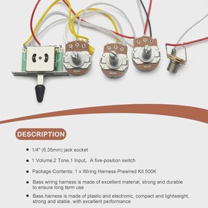 Op de afbeelding: Een voorgebedrade gitaarbedradingskit met een vijfstanden schakelaar, potentiometers en een 6,35 mm jack-aansluiting. De kit bevat een volumeregeling, twee toonregelingen en een ingang. De draden zijn rood, geel en wit.