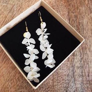 Dangling earrings in white preserved natural flowers - Hydrangea - Gold plated