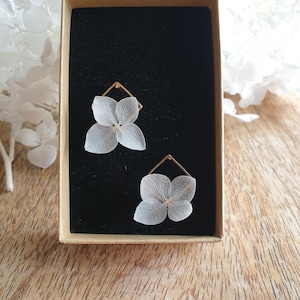 Golden chip earrings - White preserved/stabilized natural flower - Wedding - Bridesmaid