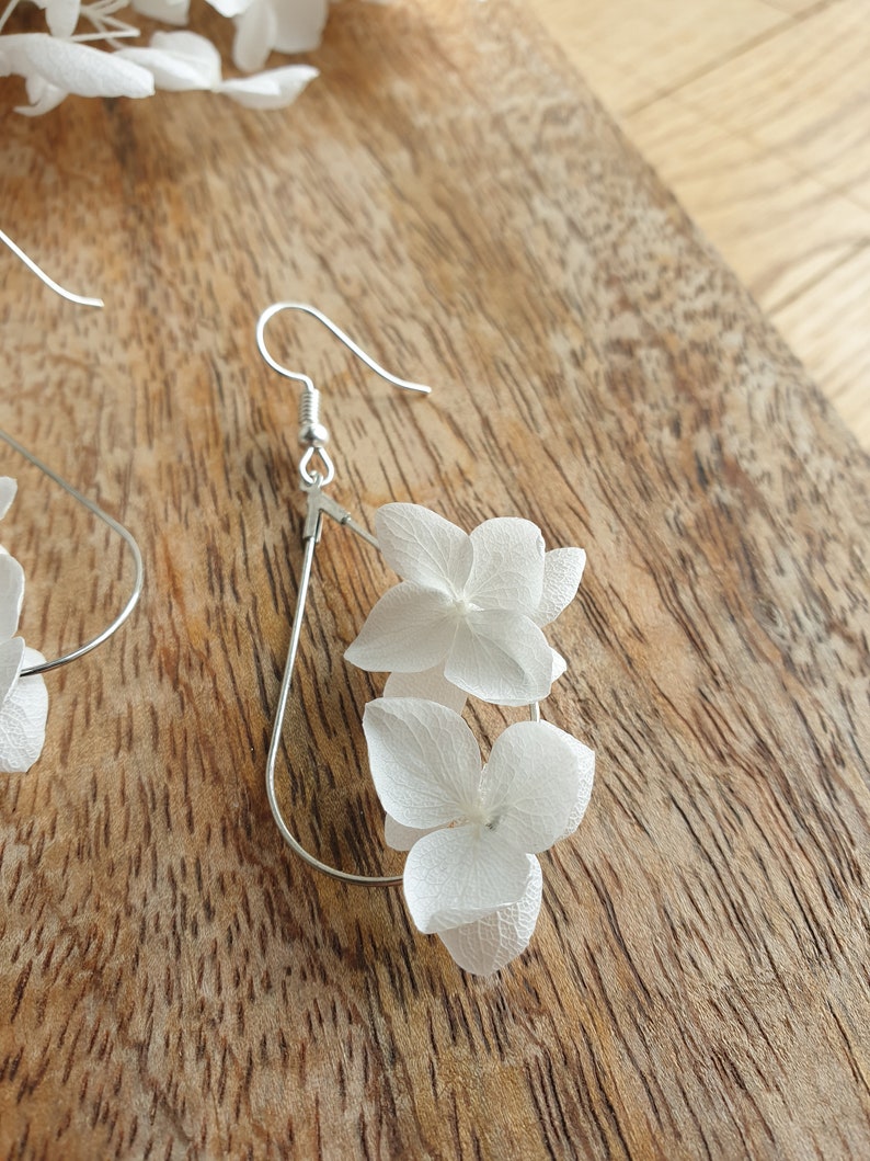 Boucles d'oreilles gouttes argentées fleurs naturelles stabilisées blanches Mariage image 4