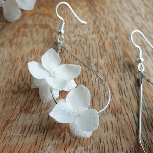 Boucles d'oreilles gouttes argentées fleurs naturelles stabilisées blanches Mariage image 3