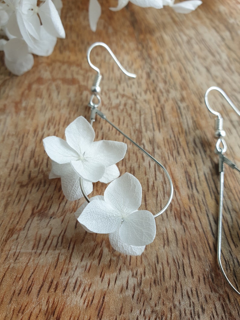 Boucles d'oreilles gouttes argentées fleurs naturelles stabilisées blanches Mariage image 3