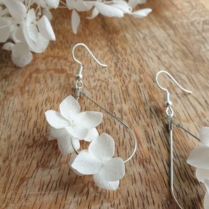 Boucles d'oreilles gouttes argentées fleurs naturelles stabilisées blanches Mariage image 5