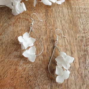 Boucles d'oreilles gouttes argentées fleurs naturelles stabilisées blanches Mariage image 6