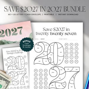 Op de afbeelding: Een printbare spaarchallenge-bundel met de tekst Save $2027 in 2027. De set bevat een roze en groene aquarel envelop voor contant geld, een spaartracker-blad met het getal 2027 verdeeld in secties en cirkelvormige geldpictogrammen.