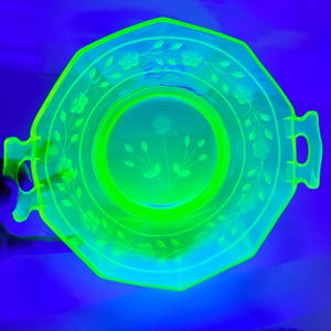 Vintage Uranium Glass Decorative Bowl Serving Dish Green Floral Etched UV GLOW Vaseline