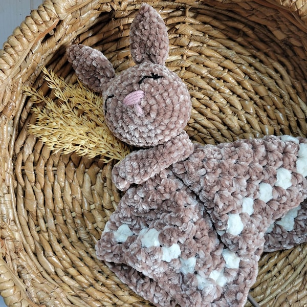 Crochet Pattern, bunny lovey for babies, animal lovey blanket, crochet bunny, bunny pattern, security blanket for baby, first Easter gift