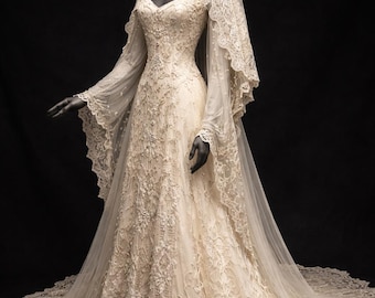Vestido de novia de encaje de inspiración vintage de Angélica con mangas largas y velo estilo catedral. Romántico vestido de novia bohemio. Vestido de novia de encaje color marfil de corte A.