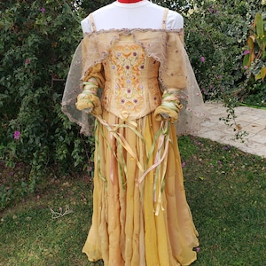 Padme Meadow Dress, Padme picnic dress, padme costume, Padme floral costume, Padme costume, padme cosplay, Yellow medieval dress