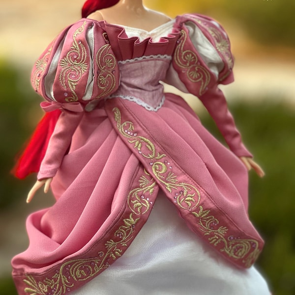 Unsere neue Replik des limitierten rosa Kleides der Puppe Ariel D23 von Little Mermaid