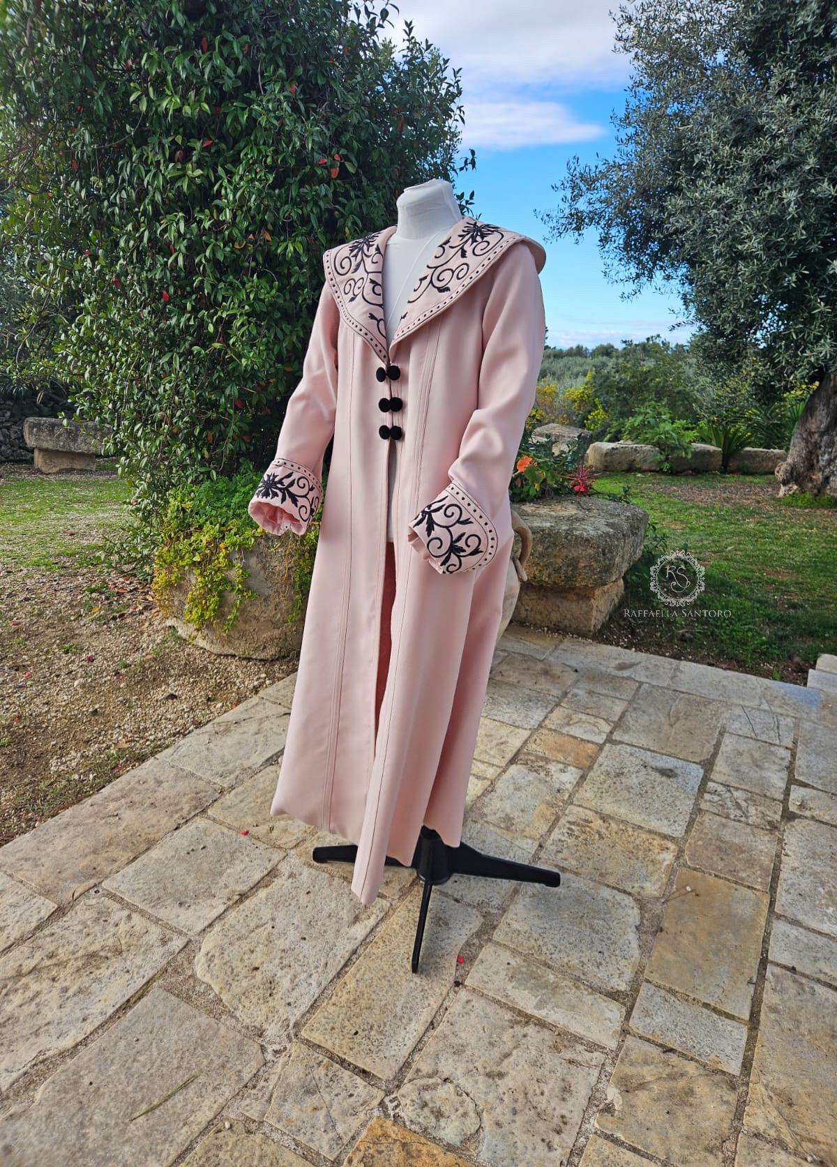 ピンクローズ 新品タグ付き イタリア製 圧縮ウールコート レアです ピンクローズ 新品タグ付き イタリア製 圧縮ウールコート レアです