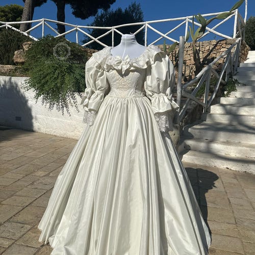 Princess Diana inspired wedding dress, taffeta ivory wedding dress, Princess wedding dress, royal wedding dress, lady Diana wedding dress Princess Diana inspired wedding dress, taffeta ivory wedding dress, Princess wedding dress, royal wedding dress, lady Diana wedding dress