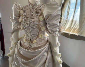 satin wedding dress bustle Satin wedding dress bustle?