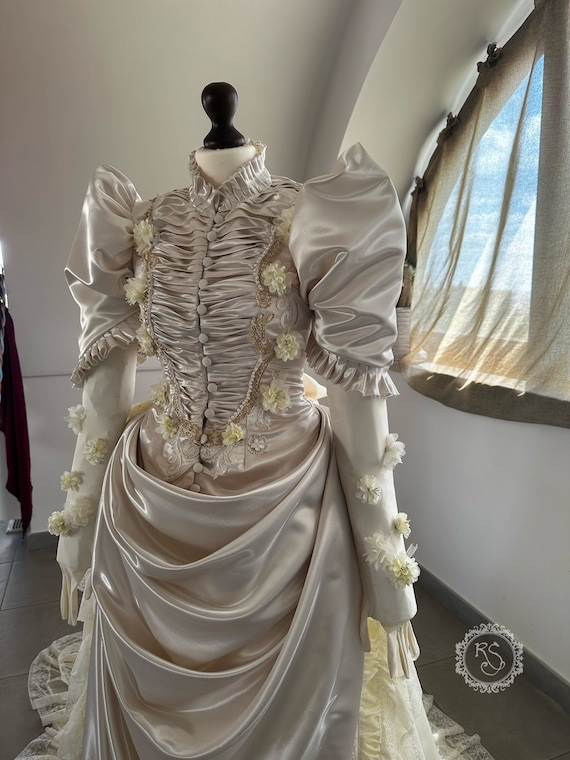 bustle satin wedding dress What is the difference between an American and French wedding dress bustle? #weddingdressalterations #bustle #weddingdressshopping #2026bride #weddinggown