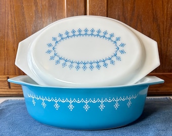 Vintage Pyrex Snowflake Blue Auflaufform Dish // Pyrex 045 Snowflake Garland Auflaufform Dish // 1970s Pyrex // Vintage Kitchenware