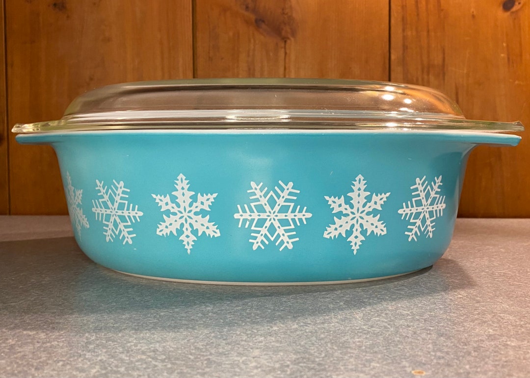 Pyrex Turquoise Snowflake 045 2.5 Qt Casserole With Lid! - Etsy