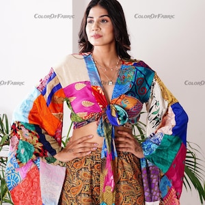 Blusa cruzada con parches de seda reciclada | Top bohemio con mangas acampanadas | Top cruzado hippie | Blusa corta | Top acampanado | Blusa con mangas acampanadas | Top cruzado estilo kimono