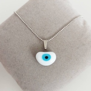 White Evil Eye Necklace, Nazar Jewelry, Turkish Eye Necklace, Heart Shaped Evil Eye, Glass Evil Eye Charm, Lampwork necklace, Evil Eye Gift