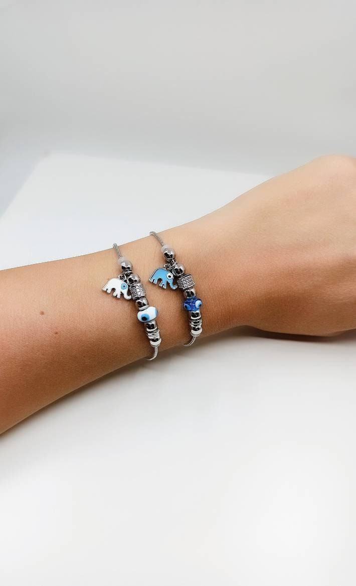象のチャーム付きブレスレット 象のチャーム付きブレスレット