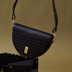 Handmade Half-Moon Leather Crossbody Bag: Trendy Everyday Purse