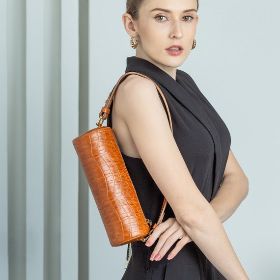 High Quality Designer Crossbody Shoulder Bag For Women Fashionable Cylindrical  Handbag With Wallet And Armpit The Strap Perfect Gift For 2023 From  Baobagshop, $13.25 | DHgate.Com