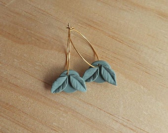 Aro dorados con hojas verdes