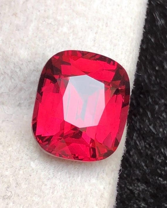 Garnet,4.44 Carats Natural Tanga Garnet Gemstone from Tanzania Mines
